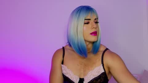 Isabella Hilton online show from 02-07-26, 12:09