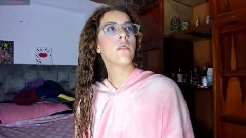 Isabela  online show from 10-22-25, 02:56