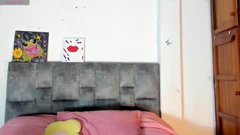 Isabela  online show from 11-18-25, 02:28