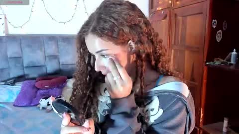 Isabela  online show from 12-16-25, 02:05