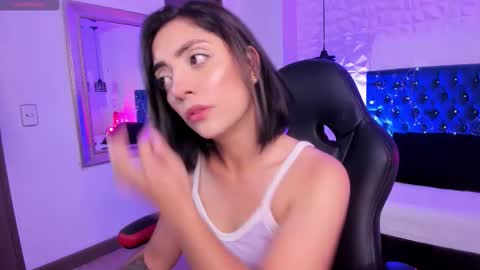 Snapshot of isarogers_dl chatting on 11-11-25, 09:48 isabel online show from 11-11-25, 09:48