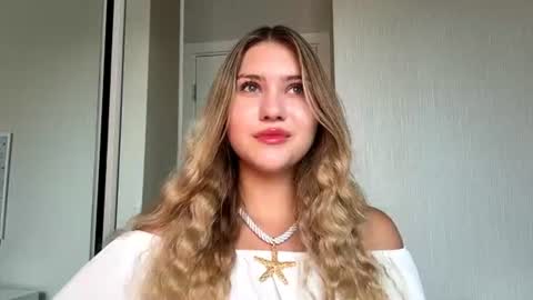 Snapshot of iselabruun chatting on 08-05-26, 11:57 Isel online show from 08-05-26, 11:57