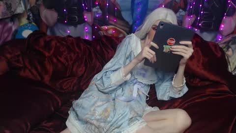 Snapshot of iselestias chatting on 10-27-25, 10:03 Sele online show from 10-27-25, 10:03