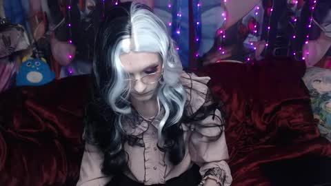 Snapshot of iselestias chatting on 11-11-25, 10:43 Sele online show from 11-11-25, 10:43