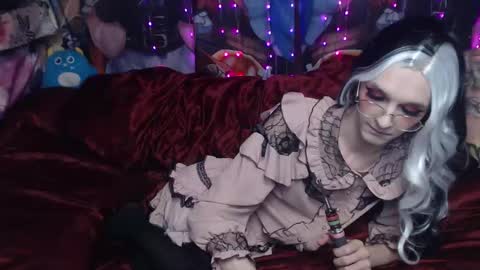 Snapshot of iselestias chatting on 11-14-25, 11:02 Sele online show from 11-14-25, 11:02