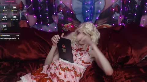 Snapshot of iselestias chatting on 12-15-25, 10:14 Sele online show from 12-15-25, 10:14