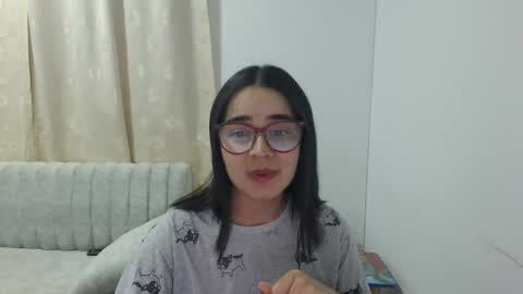 Snapshot of isemma chatting on 02-23-26, 02:42 Emma online show from 02-23-26, 02:42