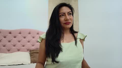 Snapshot of isis_choi chatting on 11-28-25, 07:05 Isis Choi online show from 11-28-25, 07:05