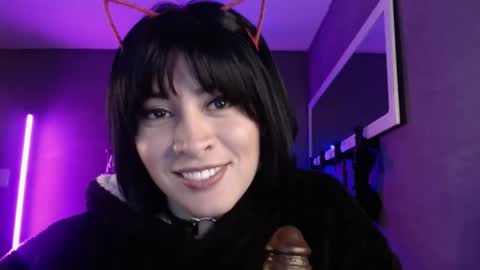 Snapshot of isis_diosa chatting on 02-19-25, 09:17 Ana Maria online show from 02-19-25, 09:17