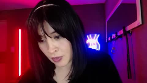 Snapshot of isis_diosa chatting on 09-19-25, 01:29 Ana Maria online show from 09-19-25, 01:29