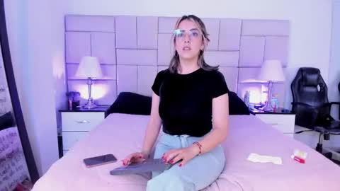 Snapshot of isis_loveyes_ chatting on 02-10-26, 10:03 Pauli online show from 02-10-26, 10:03