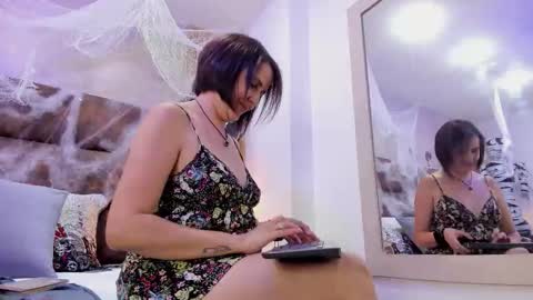 Snapshot of isisblakee chatting on 10-31-25, 11:22 Isis online show from 10-31-25, 11:22