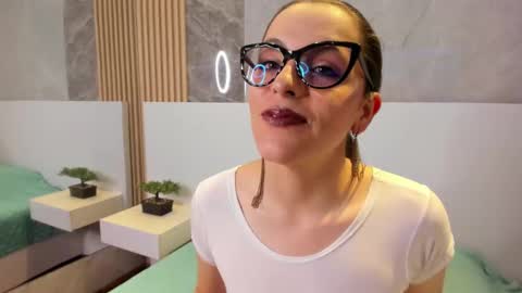 Snapshot of isisnoir chatting on 09-13-25, 02:28 Isis Noir online show from 09-13-25, 02:28