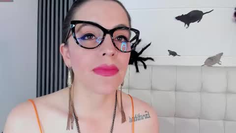 Snapshot of isisnoir chatting on 10-11-25, 07:01 Isis Noir online show from 10-11-25, 07:01