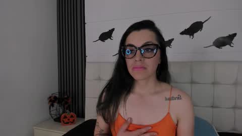 Snapshot of isisnoir chatting on 10-18-25, 07:36 Isis Noir online show from 10-18-25, 07:36