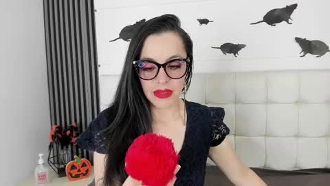 Snapshot of isisnoir chatting on 10-25-25, 07:19 Isis Noir online show from 10-25-25, 07:19