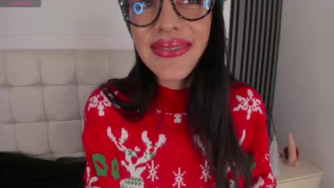 Snapshot of isisnoir chatting on 12-04-25, 06:27 Isis Noir online show from 12-04-25, 06:27