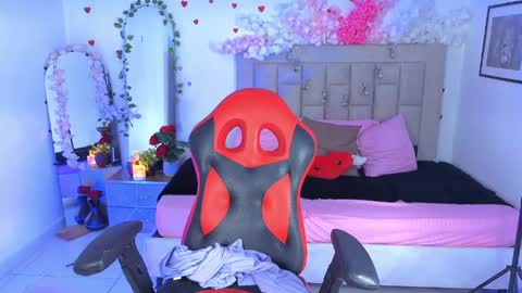 Isla Rosee18 online show from 04-21-26, 01:53