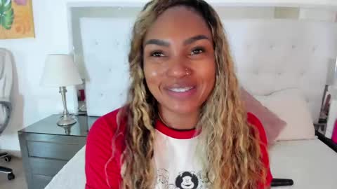 Snapshot of isla_scott chatting on 05-11-26, 11:27 Vanessa online show from 05-11-26, 11:27