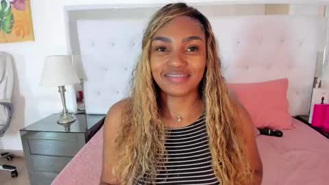 Snapshot of isla_scott chatting on 05-12-26, 11:40 Vanessa online show from 05-12-26, 11:40