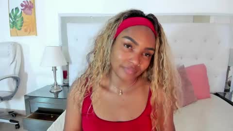 Snapshot of isla_scott chatting on 05-13-26, 11:40 Vanessa online show from 05-13-26, 11:40