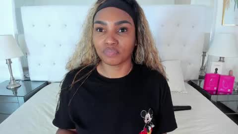 Snapshot of isla_scott chatting on 05-14-26, 11:39 Vanessa online show from 05-14-26, 11:39