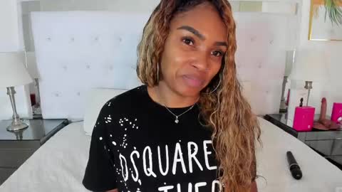 Snapshot of isla_scott chatting on 05-27-26, 11:29 Vanessa online show from 05-27-26, 11:29