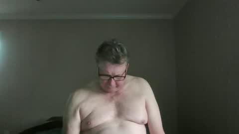 Snapshot of island625103 chatting on 10-25-25, 08:47 island625103 online show from 10-25-25, 08:47