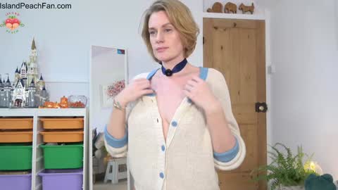 Lou  Peaches online show from 10-12-25, 01:10