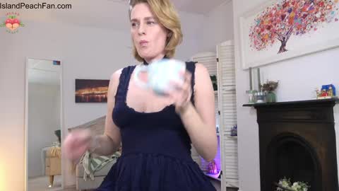 Lou  Peaches online show from 11-09-25, 02:15