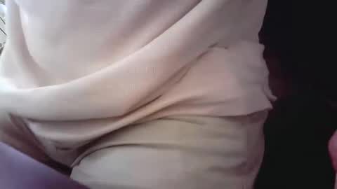 Snapshot of islandforfun chatting on 09-13-25, 04:07 islandforfun online show from 09-13-25, 04:07