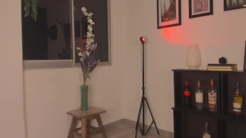 Snapshot of isnotforeveryone chatting on 02-16-25, 02:42 Julyane online show from 02-16-25, 02:42