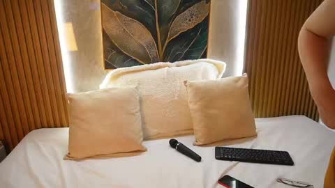 Snapshot of issa_baby_ chatting on 05-22-26, 03:57 issa baby online show from 05-22-26, 03:57