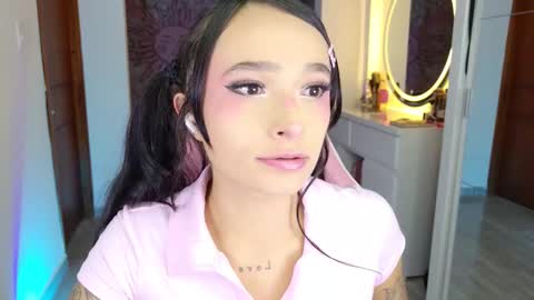 I S S A B E L A Igissaa ax    Xlittleissa  online show from 02-18-26, 10:28