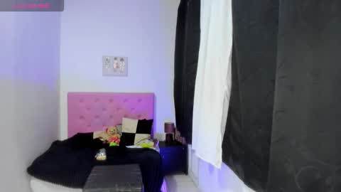 Snapshot of issa_kitty chatting on 10-24-25, 11:12 issa_kitty online show from 10-24-25, 11:12