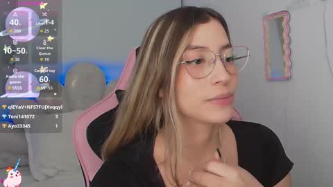 Snapshot of issabela_g1 chatting on 03-11-26, 03:23 issabela_g1 online show from 03-11-26, 03:23