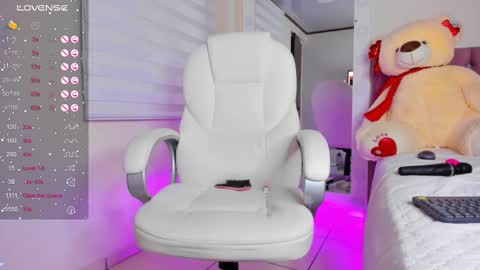 Snapshot of issabellarodriguez chatting on 03-10-25, 10:37 Isa online show from 03-10-25, 10:37