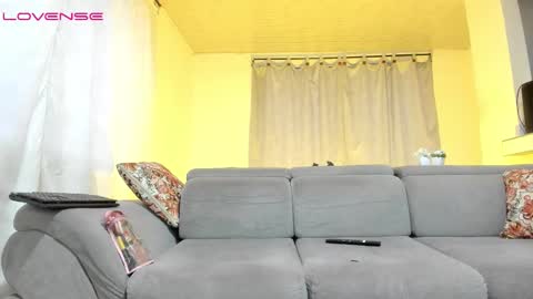 Snapshot of issalovexxx chatting on 09-16-25, 11:06 Isabella  online show from 09-16-25, 11:06