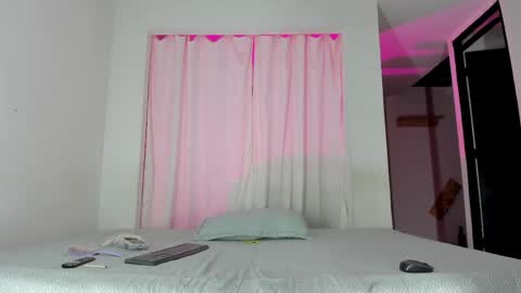 Isabella  online show from 06-08-26, 07:42
