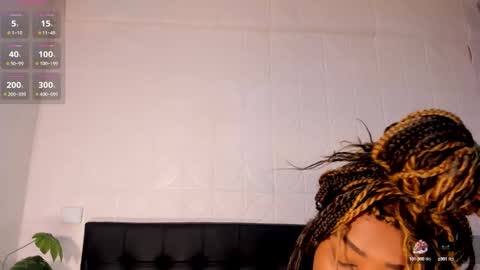Snapshot of issanoir chatting on 02-13-25, 12:43 Issa online show from 02-13-25, 12:43