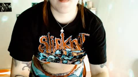 Snapshot of issis_demon chatting on 12-07-24, 05:59 Yiz online show from 12-07-24, 05:59