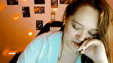 Snapshot of issis_demon chatting on 12-30-24, 09:16 Yiz online show from 12-30-24, 09:16