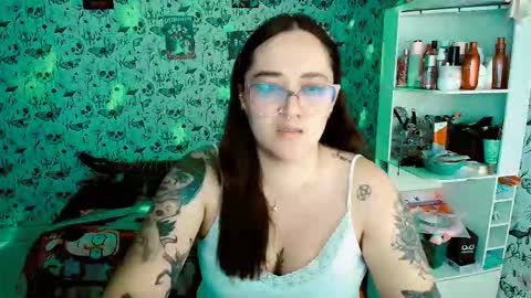 Yiz online show from 12-14-25, 03:45