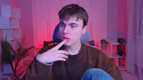 Snapshot of istairee chatting on 01-30-25, 09:47 Maks online show from 01-30-25, 09:47