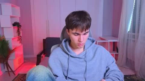 Snapshot of istairee chatting on 02-10-25, 09:25 Maks online show from 02-10-25, 09:25