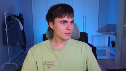 Snapshot of istairee chatting on 02-17-25, 10:40 Maks online show from 02-17-25, 10:40