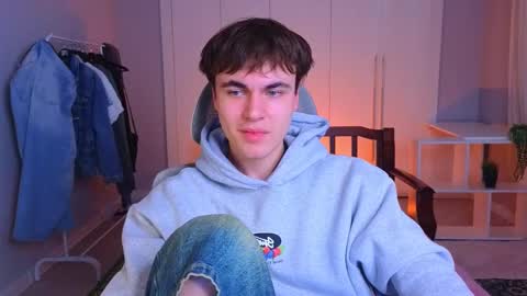 Snapshot of istairee chatting on 03-11-25, 09:13 Maks online show from 03-11-25, 09:13