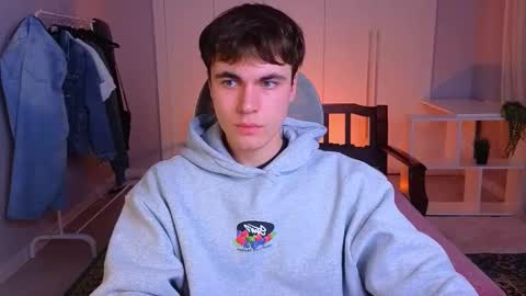 Snapshot of istairee chatting on 03-11-25, 12:17 Maks online show from 03-11-25, 12:17