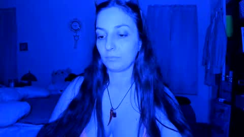 Snapshot of italiana25 chatting on 06-08-26, 06:14 Bella Bloom online show from 06-08-26, 06:14