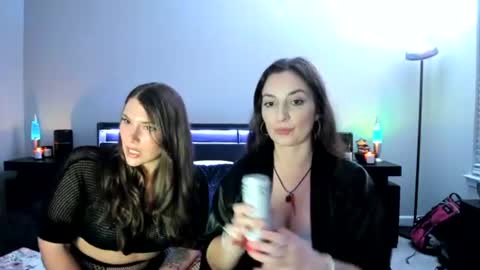 Snapshot of italiana25 chatting on 06-15-26, 03:31 Bella Bloom online show from 06-15-26, 03:31